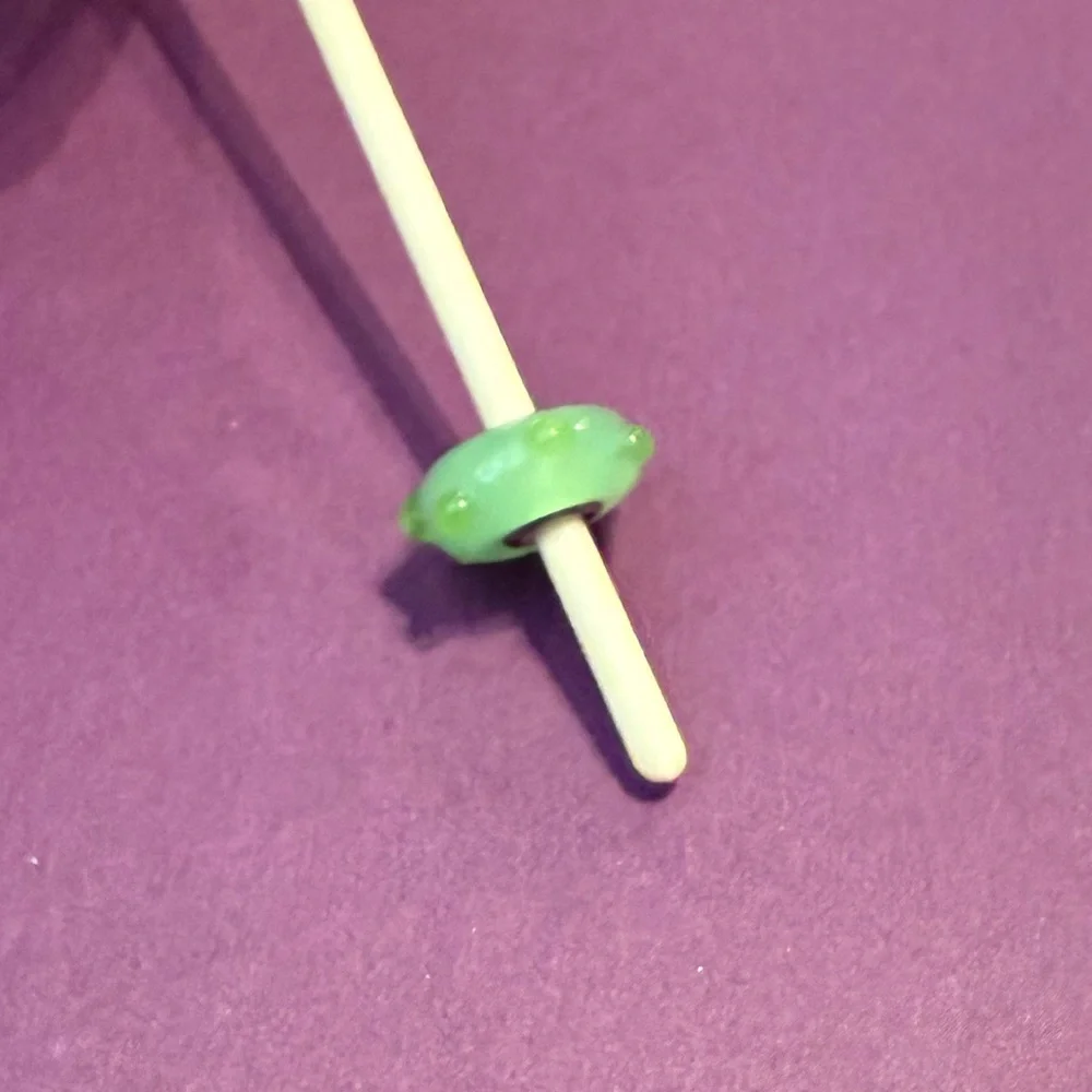 Trollbeads Apple green bud glass bead. - Picture 6 of 7